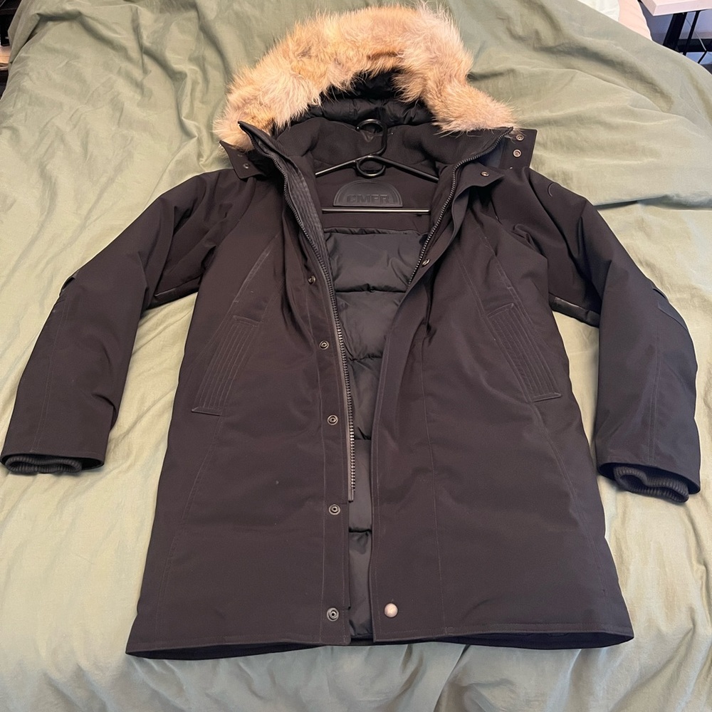 CMFR gormley parka black (goose down and coyote fur)